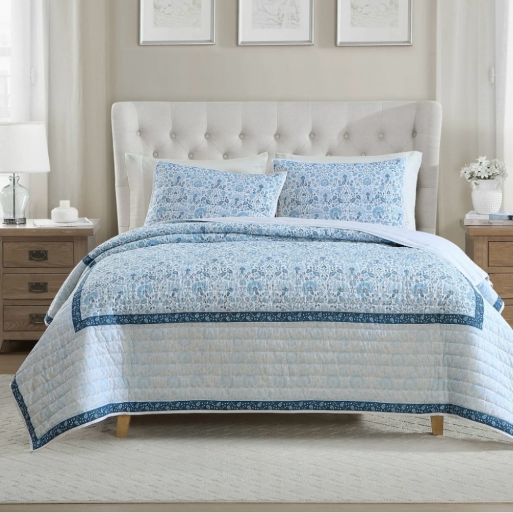 Blue Floral Quilt Set